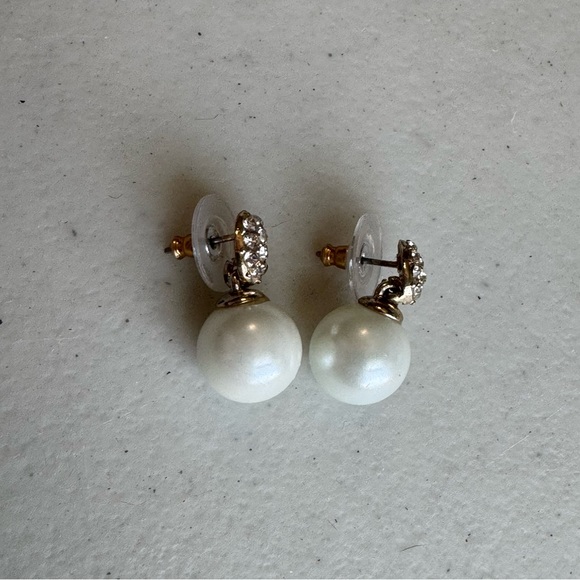 Elegant Pearl and Crystal Earrings - Picture 3 of 4